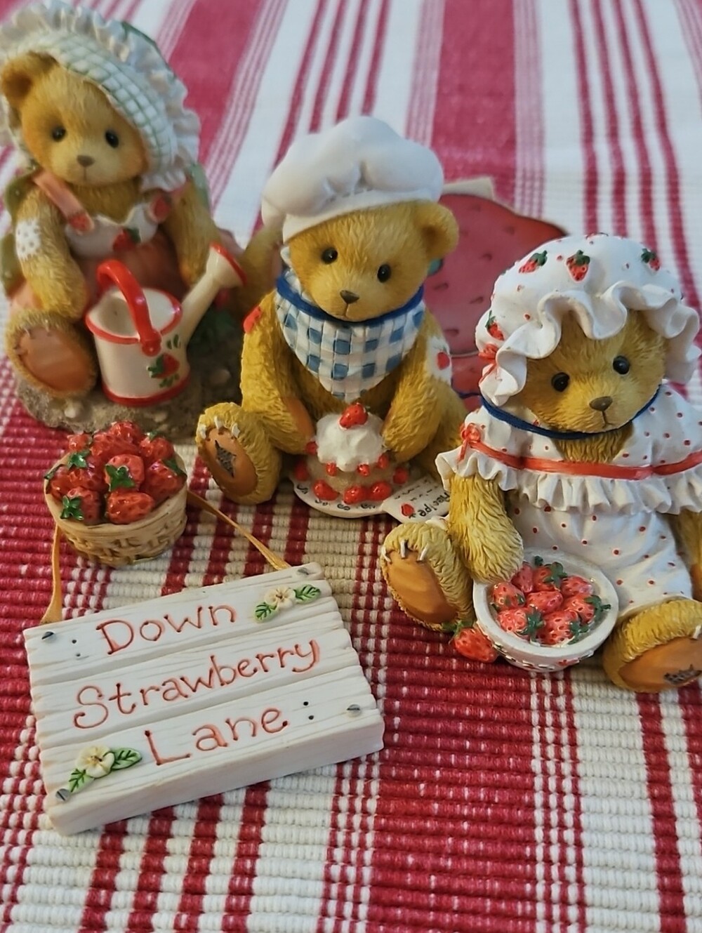 VTG 1995 Cherished Teddies Down Strawberry Lane 5-Piece Lot
